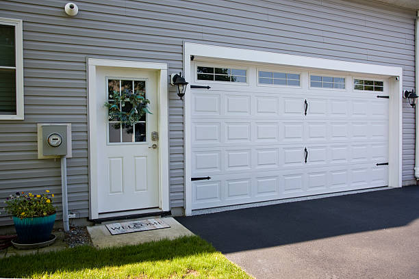 24/7 Emergency Garage Door Panel Replacement experts in Macon County County, NC
